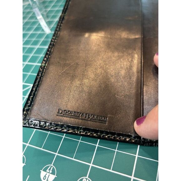 Dooney & Bourke Black Leather Croc Embossed Wallet With Zipper Pocket & Card Slo - Picture 4 of 6